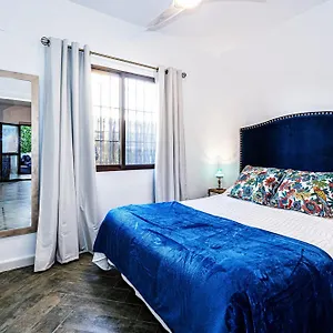 https://la-diabla-house.es-andalucia.com